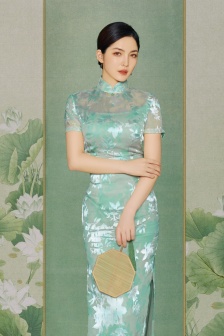 美女暴光